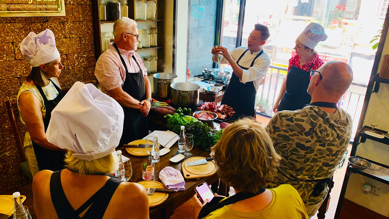 No solo dinners – just new friends and amazing food